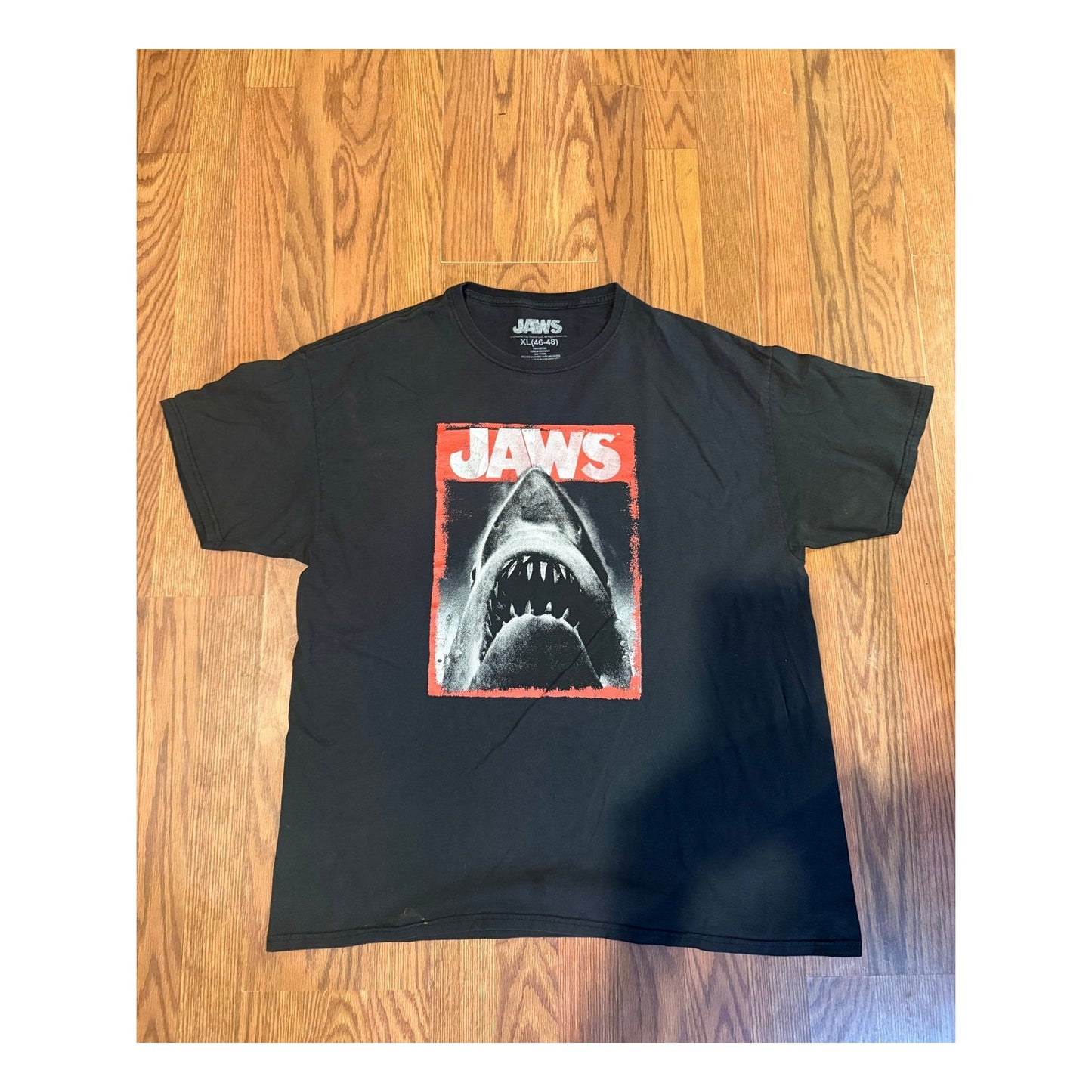 Jaws with distressed border Size XL