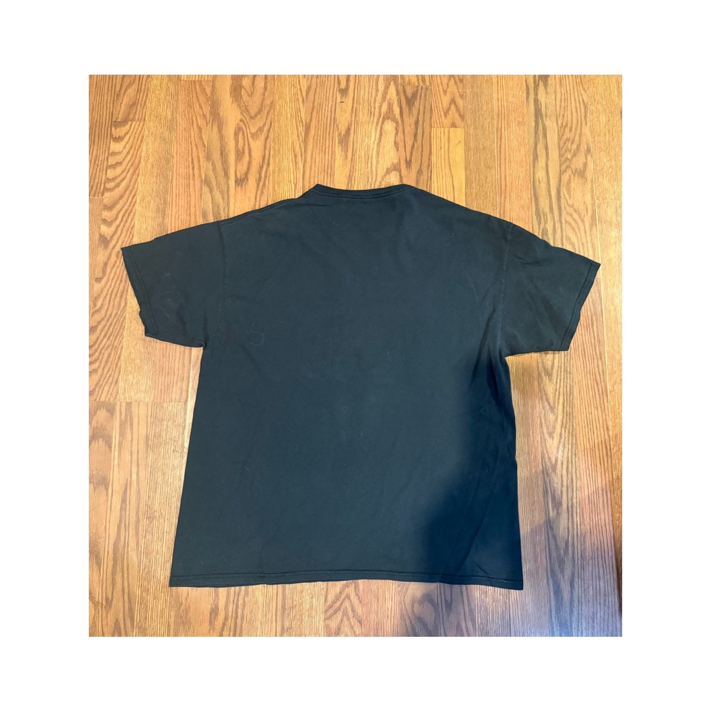 Jaws with distressed border Size XL