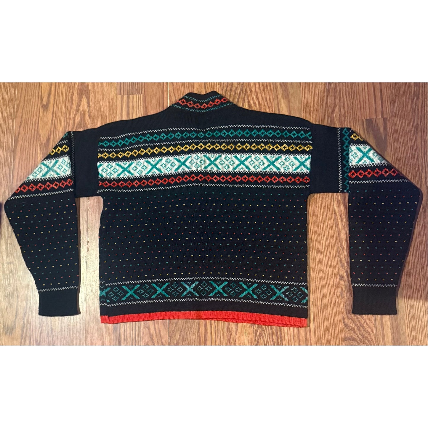 Vintage Berrybrooke Nordic Wool Lace-Up Sweater – 100% Virgin Wool
