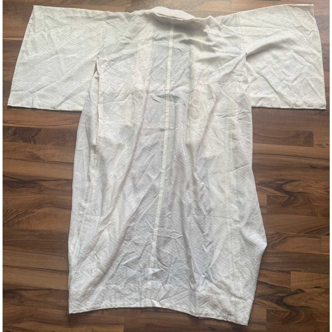 1960s Japanese Ivory Rinzu Silk Kimono - 46 inch length