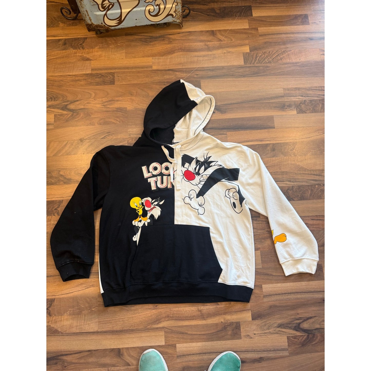 Looney Tunes Thin Hoodie Size 3xl