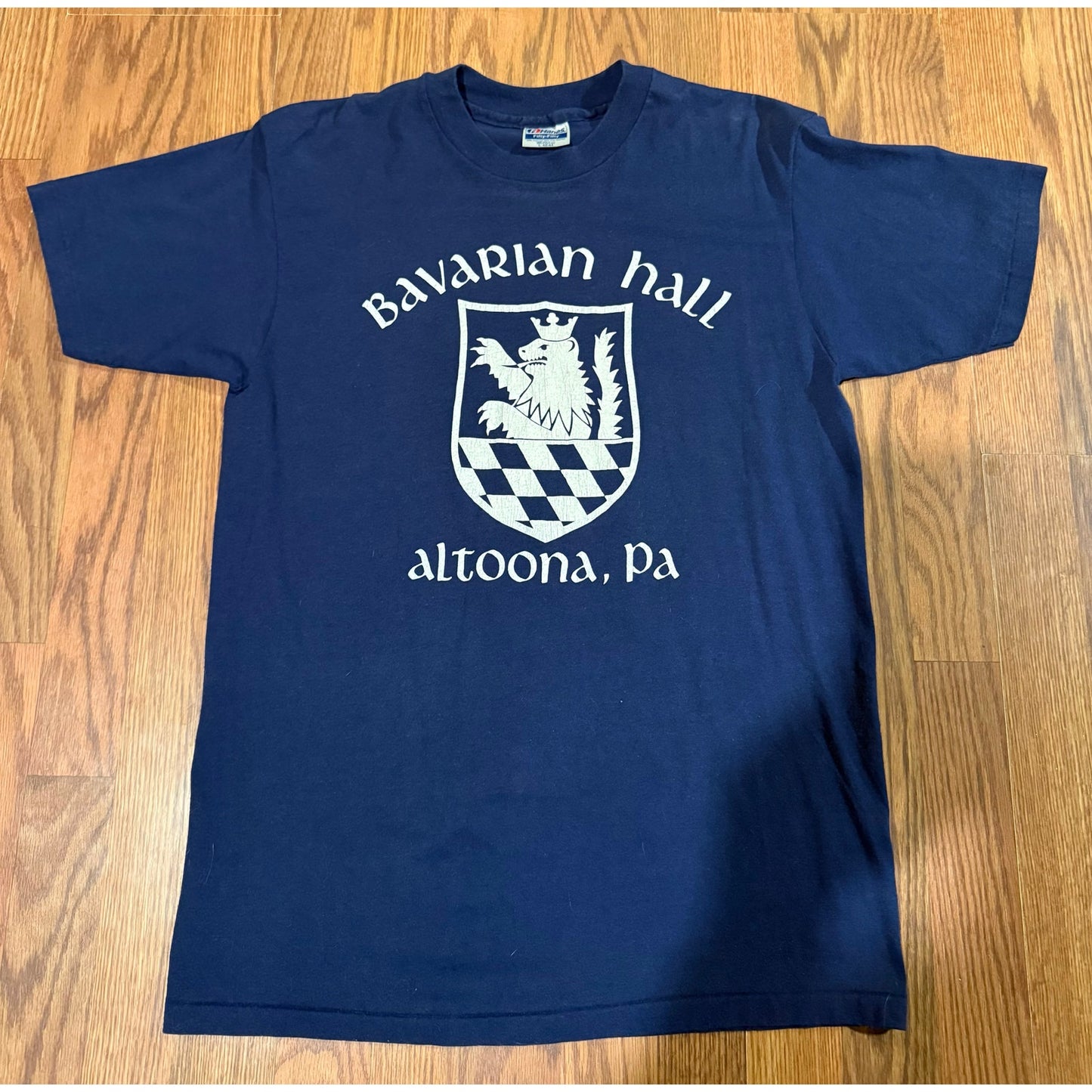 Vintage Bavarian Hall in PA Size Large