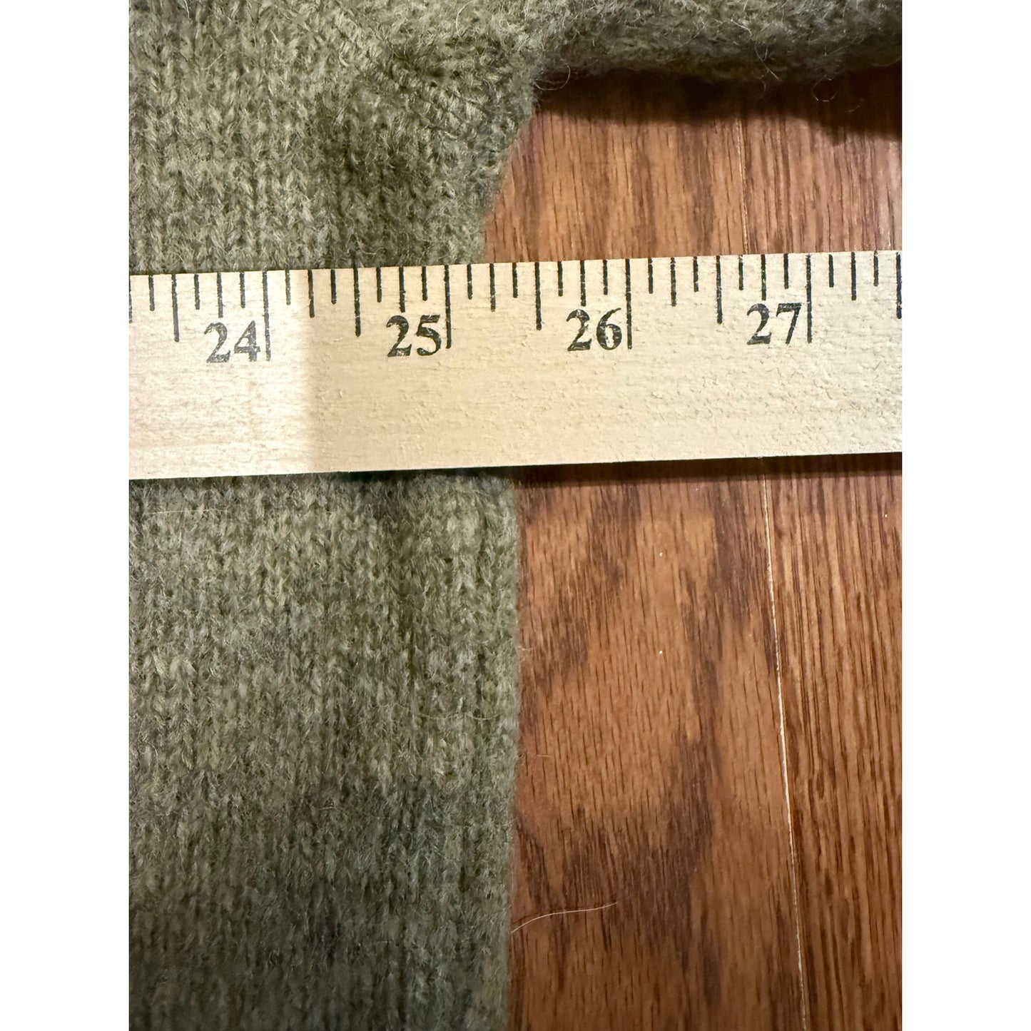 90's Woolrich 100% Shetland Wool V Neck Sweater Size XL