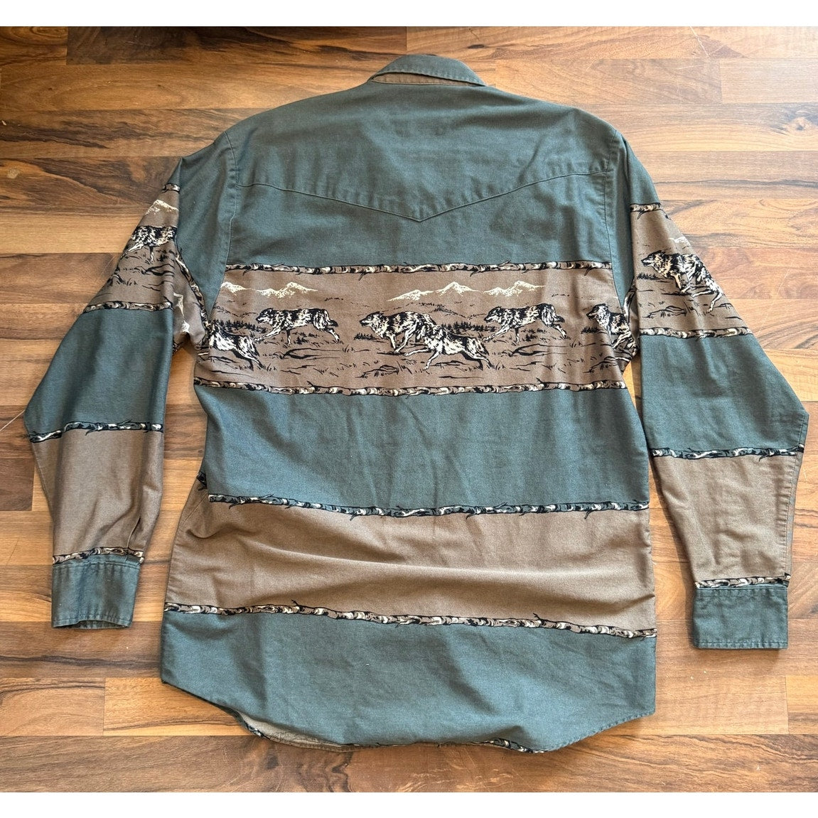 Roper Border Button Up Wolves Running Size XL
