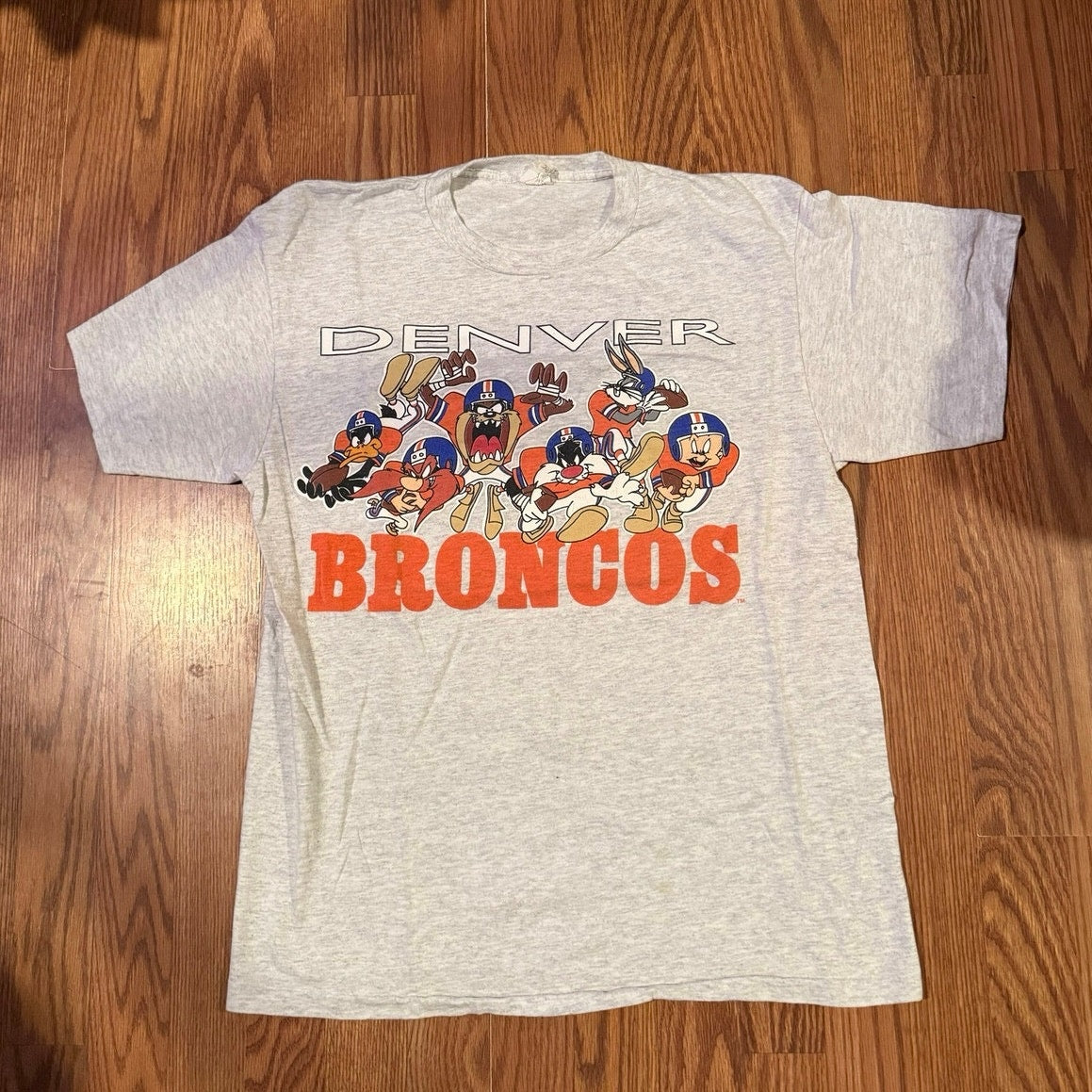 1993 Denver Broncos Looney Tunes Break Through Size Medium