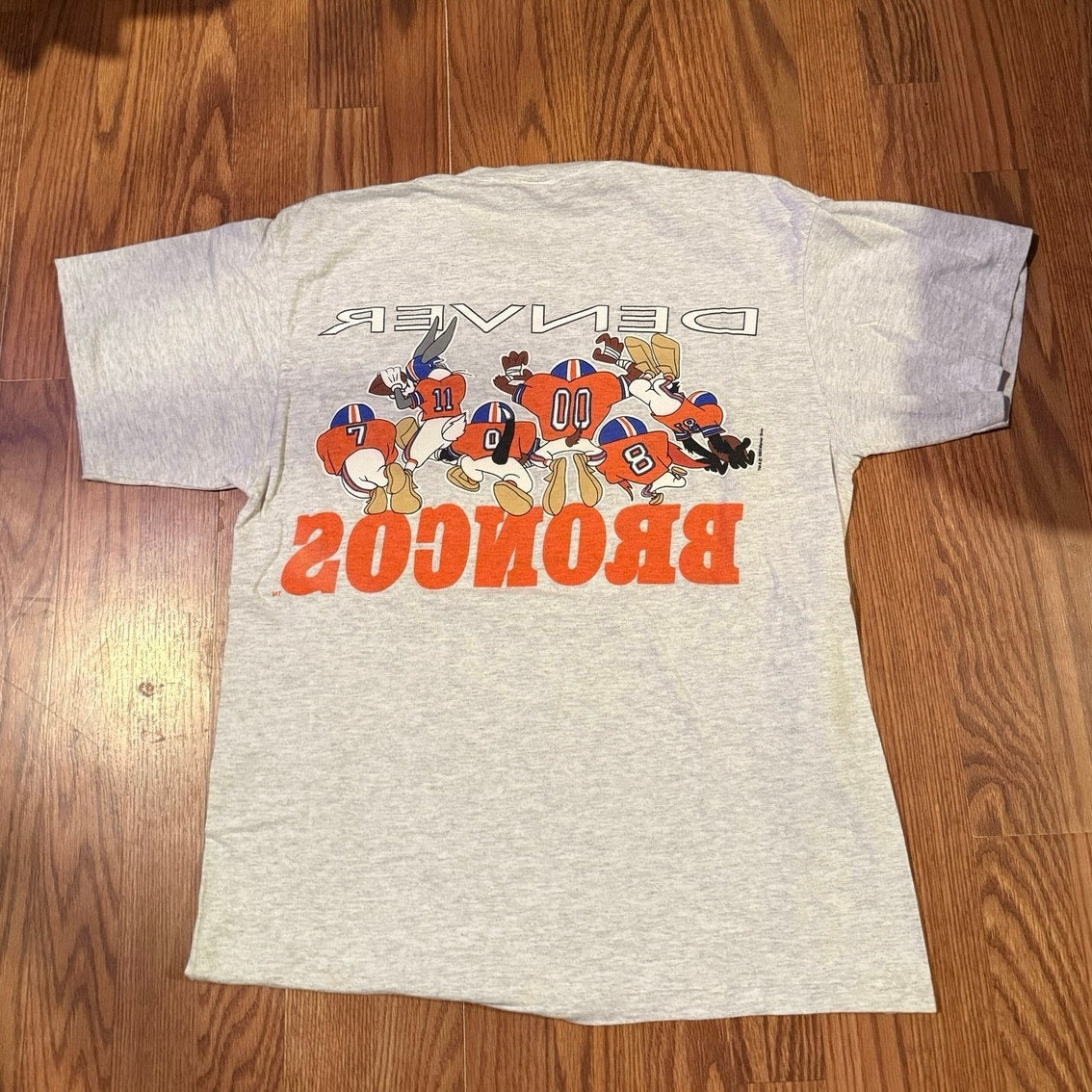 1993 Denver Broncos Looney Tunes Break Through Size Medium