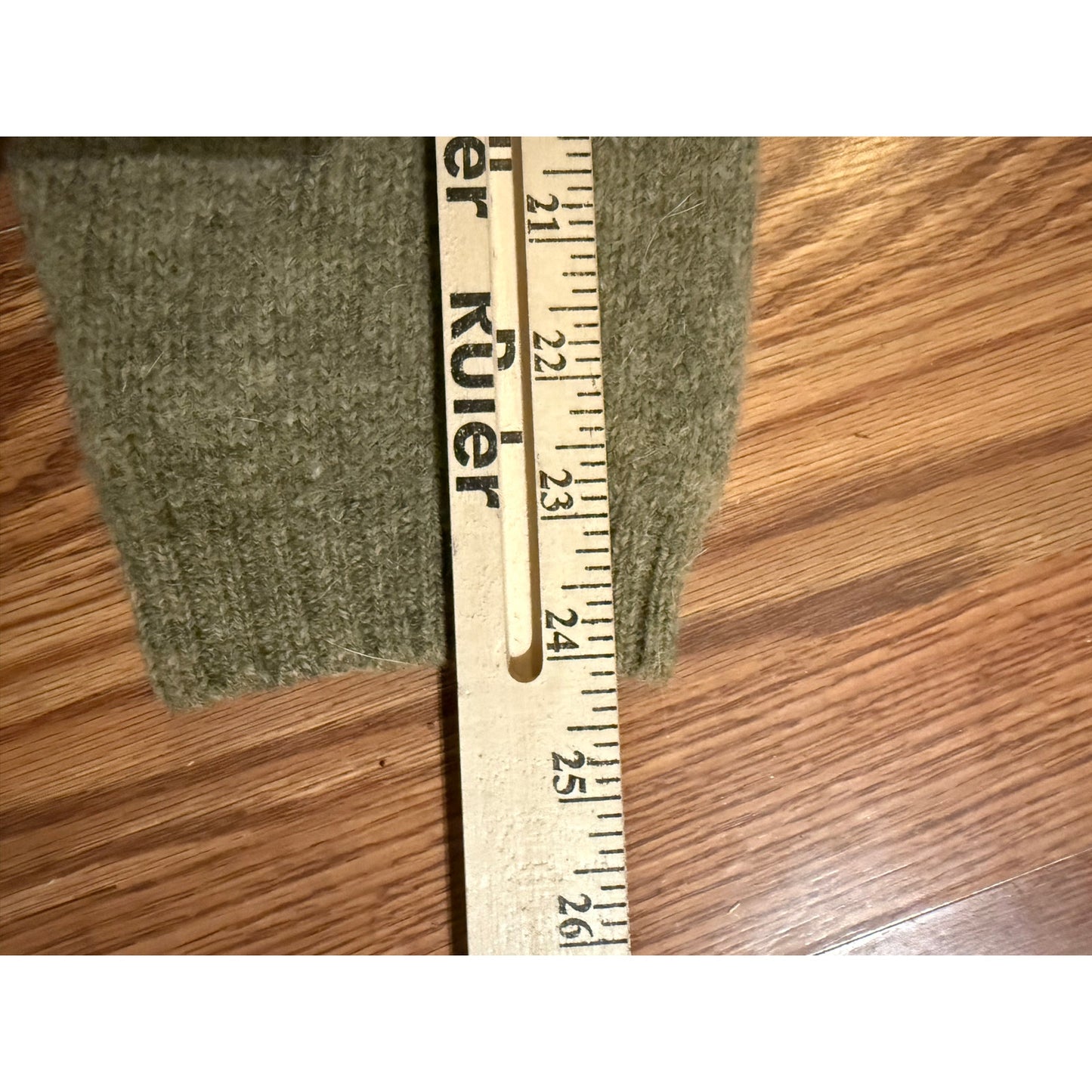 90's Woolrich 100% Shetland Wool V Neck Sweater Size XL