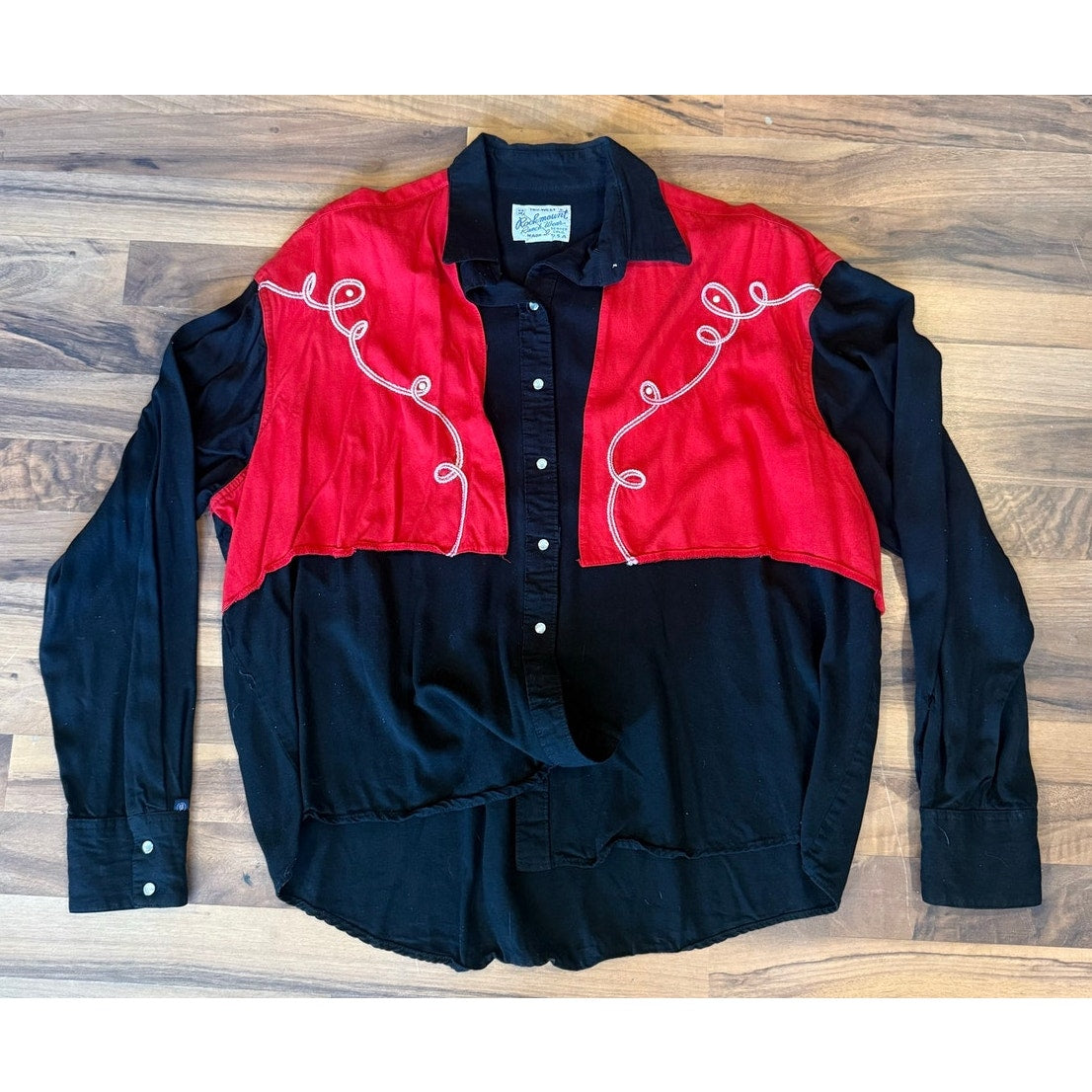 Rockmount Ranch Wear red and black pearl snap size XL