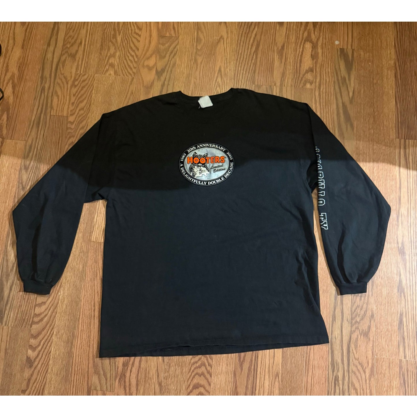 Vintage Hooters Long Sleeve embroidered with felt