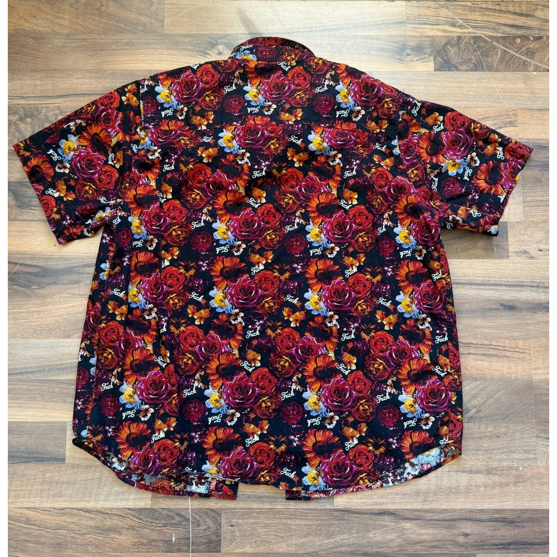 Spencer’s floral hidden word button up shirt Size XL