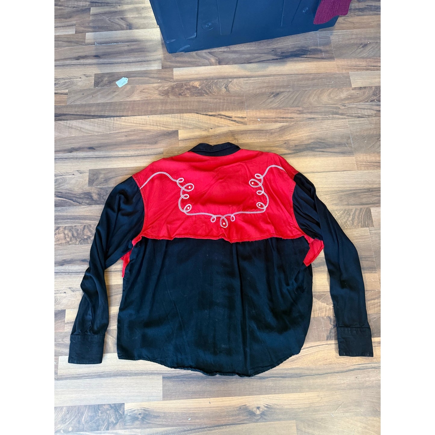 Rockmount Ranch Wear red and black pearl snap size XL