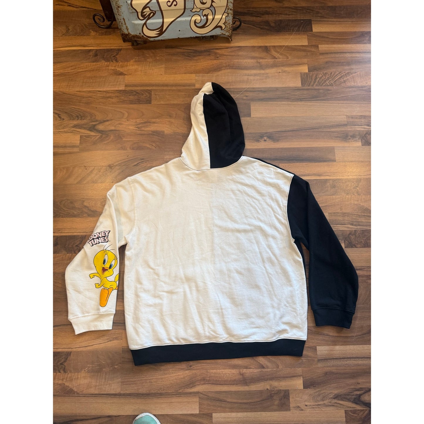 Looney Tunes Thin Hoodie Size 3xl